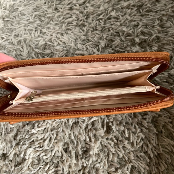 Wallets - Picture 2 of 16